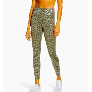 NWOT Heroine Sport metallic green silver cheetah animal print leggings yoga